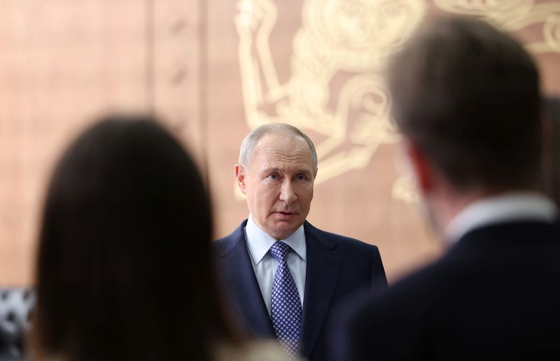 Moscow, Kyiv blame each other for blocking truce talks as Washington loses patience