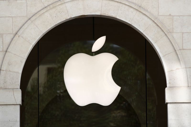 &copy; Reuters. Loja da Apple em Parisn17/09/2021. REUTERS/Gonzalo Fuentes/File Photo