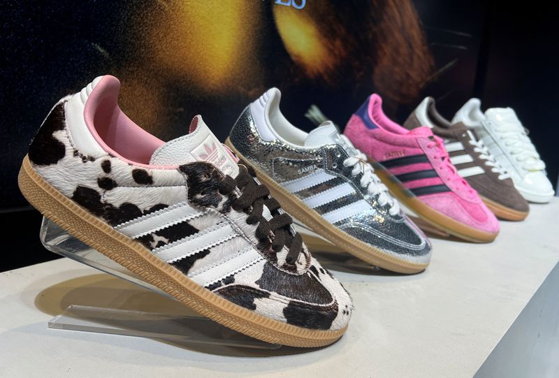 &copy; Reuters. Tênis da Adidas em loja na Alemanhan5/3/2025 REUTERS/Helen Reid