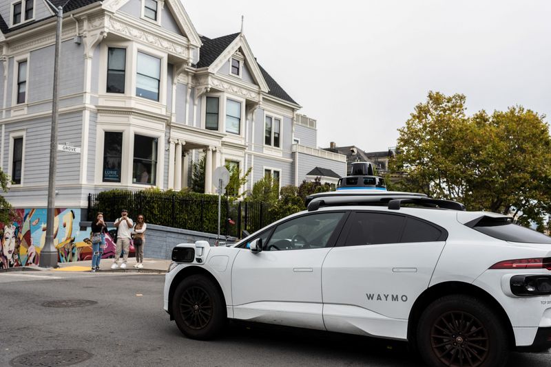 &copy; Reuters. Táxi autônomo da Waymo em San Franciscon 28/9/2024   REUTERS/Laure Andrillon