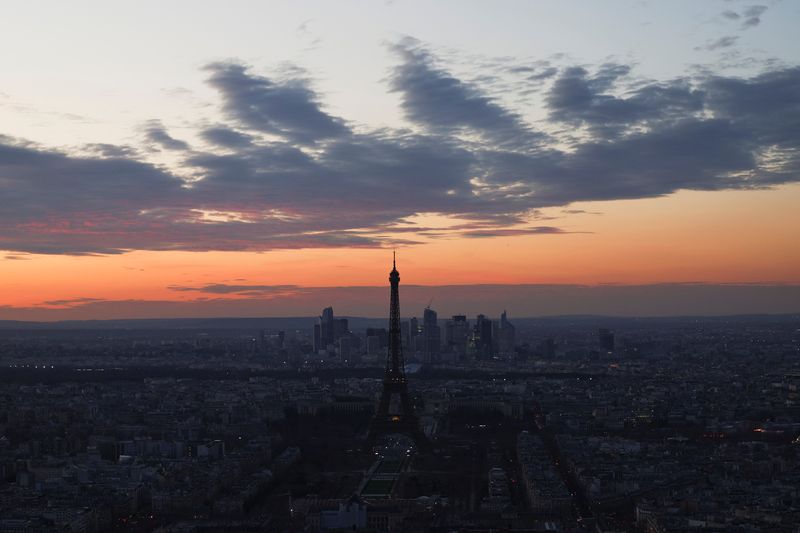 France's economy slightly expanded in the first quarter of 2025