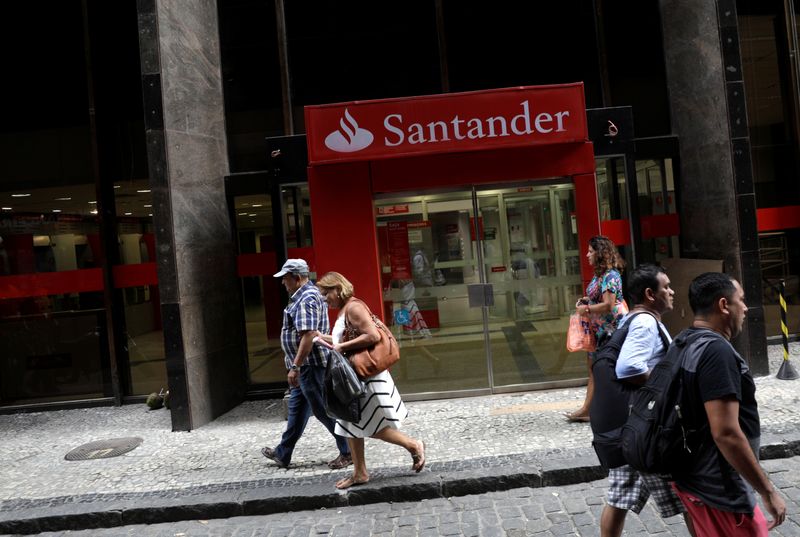 Santander Brasil's net profit up in Q1 despite 'challenging' macro scenario