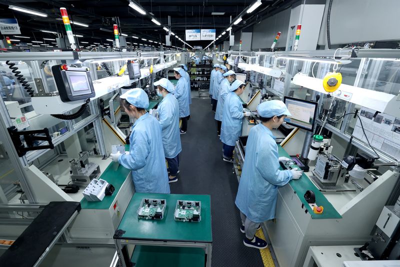 Atividade industrial da China passa a contrair em abril com tarifas de Trump