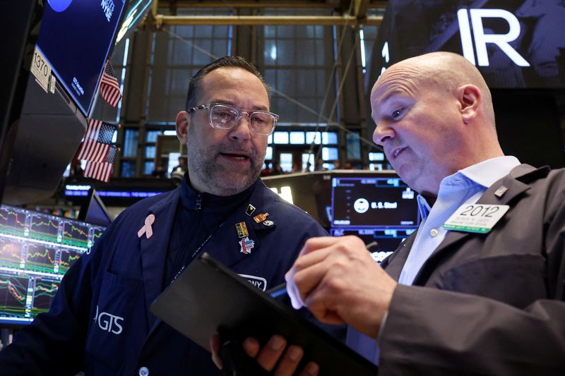 &copy; Reuters. Operadores na bolsa de Nova Yorkn27/03/2025nREUTERS/Brendan McDermid