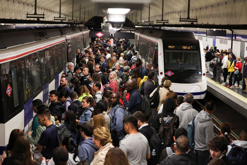 &copy; Reuters. Metrô retoma operações parcialmente em Madri após apagãon 29/4/2025   REUTERS/Violeta Santos Moura