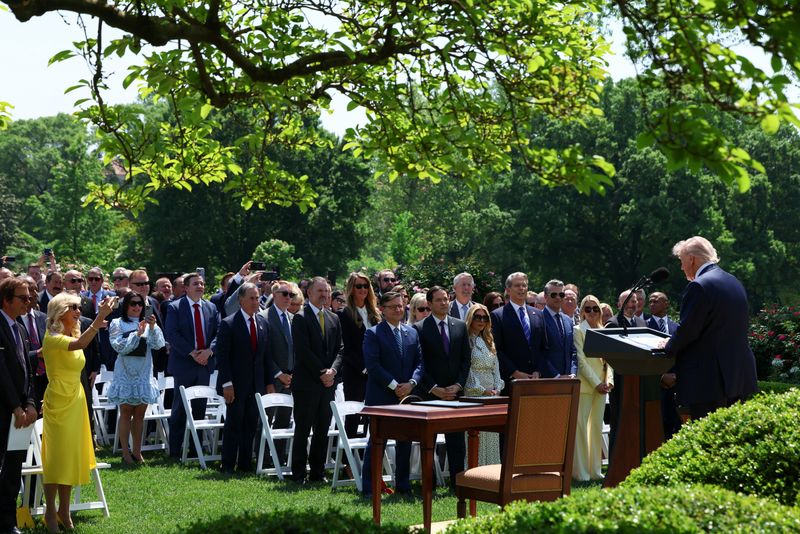 Trump establishes religious liberty commission