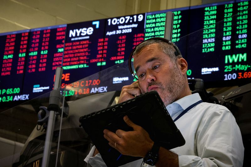 &copy; Reuters. Traders na NYSE em Nova Yorkn30/4/2025 REUTERS/Brendan McDermid