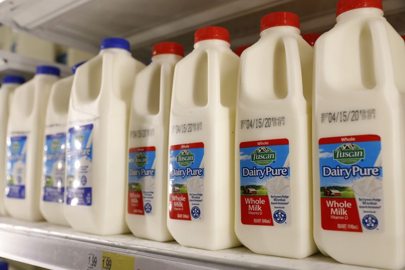 &copy; Reuters. Caixas de leite em supermercado em Nova York
