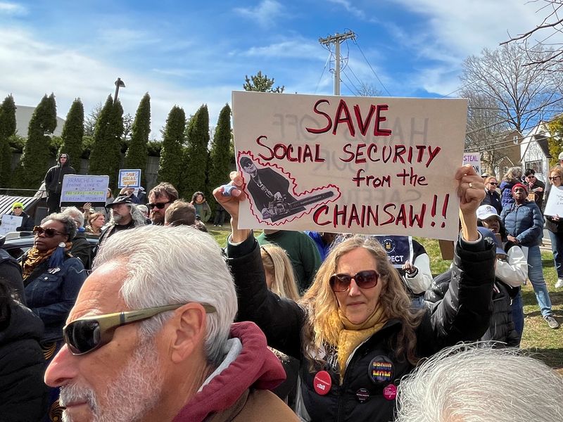 Trump turns to US Supreme Court in bid to allow DOGE to access Social Security data