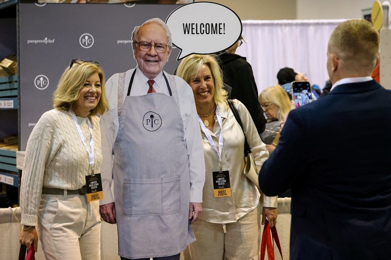 Factbox-Warren Buffett and Berkshire Hathaway at a glance