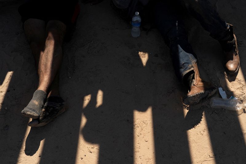 US appeals court rejects Trump bid to revoke 400,000 migrants' legal status