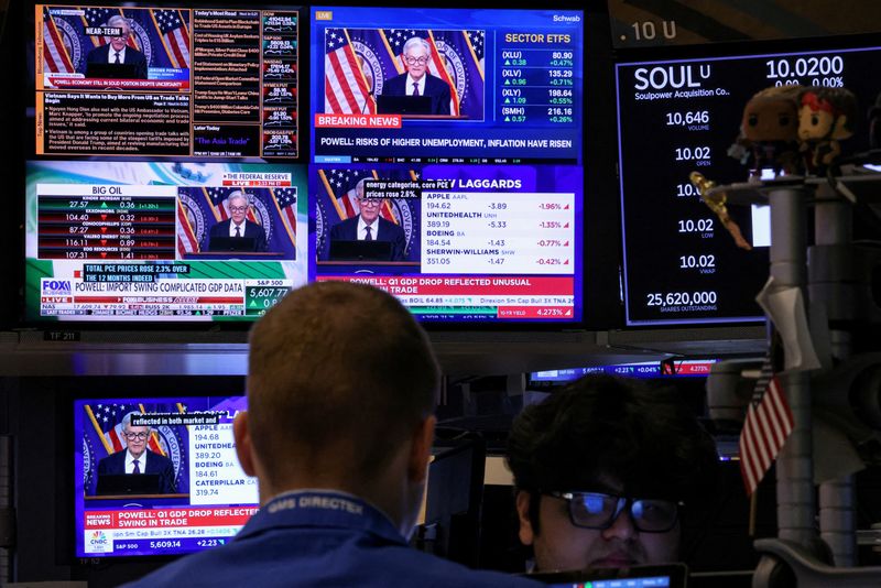 &copy; Reuters. Traders operam na Bolsa de Nova Yorkn07/05/2025nREUTERS/Brendan McDermid