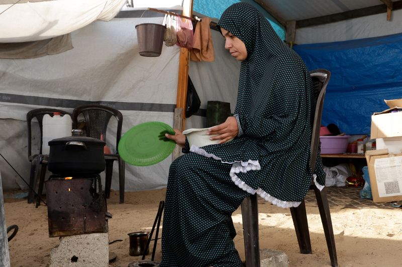 Dozens of Gaza communal kitchens shut as supply runs out, worsening hunger