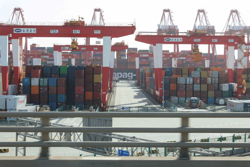 &copy; Reuters. Porto de Yangshan, na Chinan07/02/2025nREUTERS/Go Nakamura
