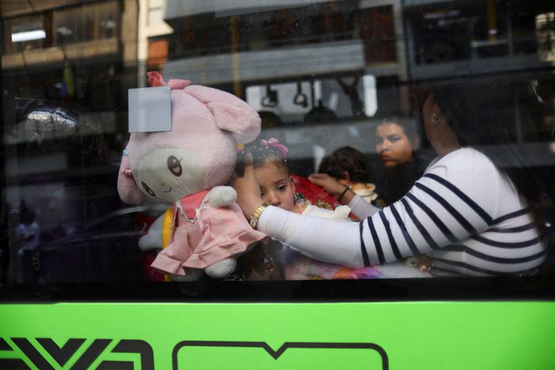 Trump asks US Supreme Court to allow revocation of migrants' legal status