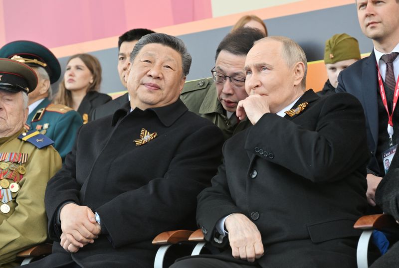 &copy; Reuters. Vladimir Putin e Xi Jinping em desfile do Dia da Viória em Moscoun 9/5/2025    Ivan Sekretarev/Mikhail Korytov/Host agency RIA Novosti/Divulgação via REUTERS