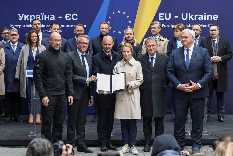 &copy; Reuters. L'Alto rappresentante dell'UE per gli affari esteri e la politica di sicurezza Kaja Kallas, il primo ministro ucraino Denys Chmyhal, il ministro degli Esteri ucraino Andrii Sybiha e il ministro francese per l'Europa e gli affari esteri Jean-Noël Barrot p