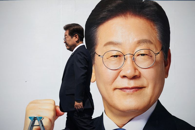 South Korea's presidential campaigns kick off, focus on ailing economy