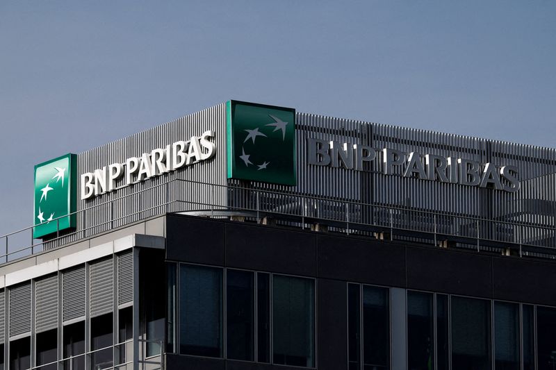 &copy; Reuters. Logotipo do banco BNP Paribas em prédio do banco em Rueil-Malmaison, perto de  Paris, Françan14/04/2025nREUTERS/Stephanie Lecocq