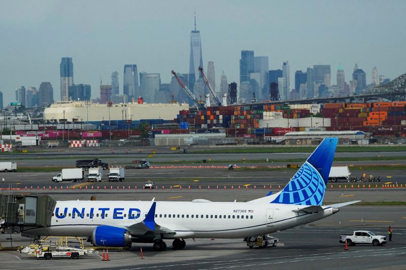 United expects flight issues at Newark to ease, may need to cut more flights