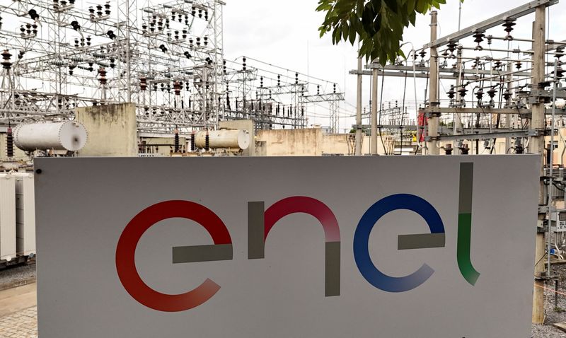 &copy; Reuters. Il logo di Enel in una sottostazione di San Paolo, Brasile, 26 marzo 2025. REUTERS/Amanda Perobelli