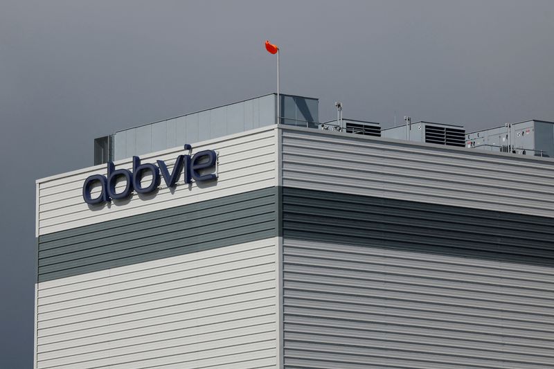 &copy; Reuters. FILE PHOTO: The logo of Abbvie pharmaceutical company is seen on their plant in the IDA (Industrial Development Agency) estate, in Carrigtwohill, County Cork, Ireland March 28, 2025. REUTERS/Clodagh Kilcoyne/File Photo