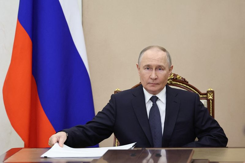 &copy; Reuters. Presidente da Rússia, Vladimir Putin, durante reunião, em Moscoun14/05/2025nSputnik/Alexander Kazakov/Pool via REUTERS