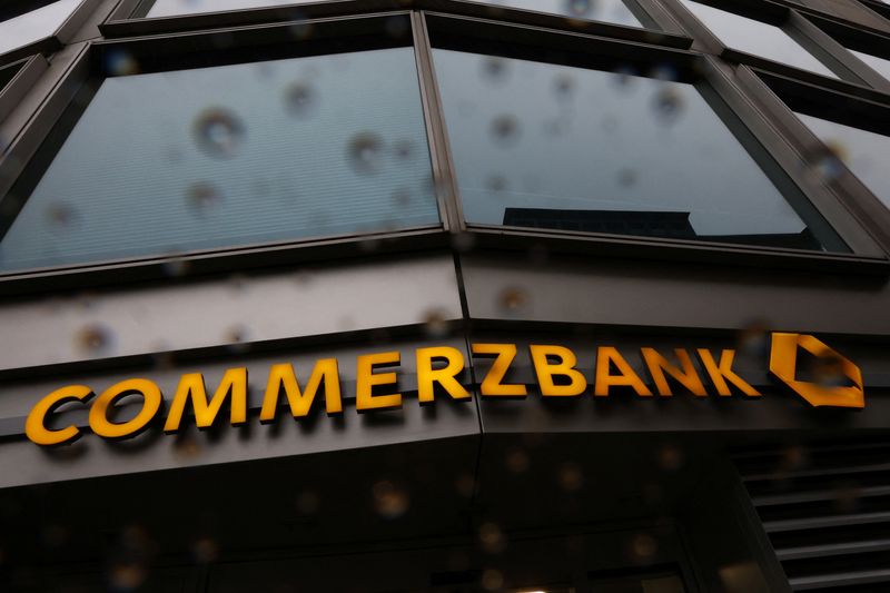Germany does not expect UniCredit to go for full Commerzbank bid at present