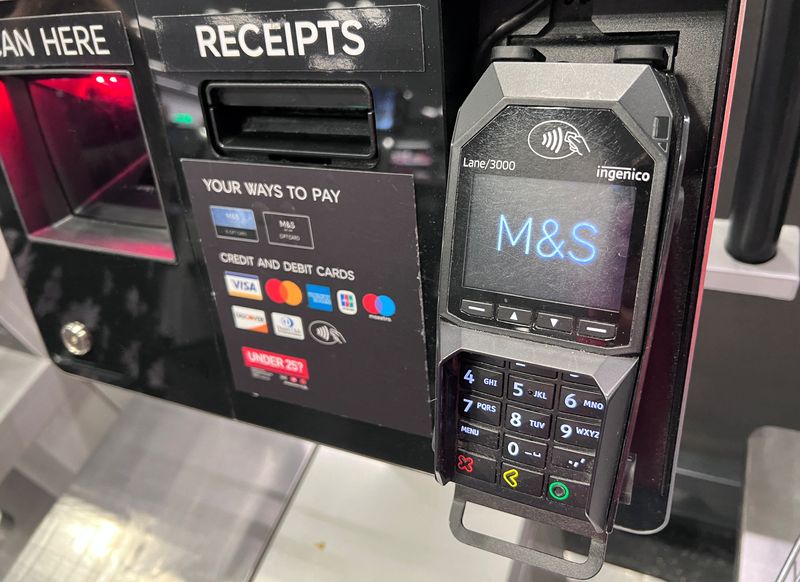 &copy; Reuters. FILE PHOTO: A contactless payment card reader is seen at an M&S Food Hall in London, Britain, April 30, 2025. REUTERS/Suzanne Plunkett/File Photo