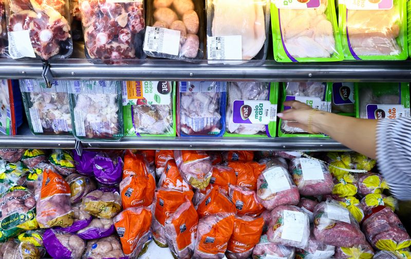 &copy; Reuters. Carne de frango à venda em Montenegro (RS). REUTERS/Diego Vara/File Photo