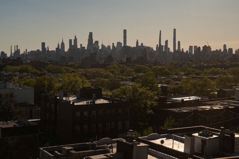 &copy; Reuters. FILE PHOTO: The Manhattan skyline is seen from Queens, New York City, U.S., April 28, 2025. REUTERS/Kylie Cooper/File Photo
