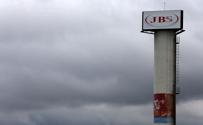 &copy; Reuters. Logo da JBS em unidade em Jundiaí (SP)n 1/6/2017    REUTERS/Paulo Whitaker