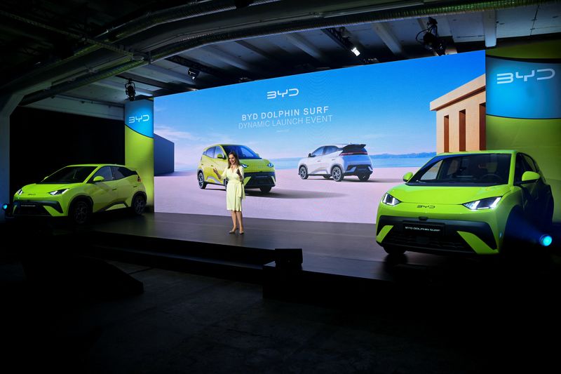 &copy; Reuters. BYD lança compacto elétrico Dolphin Surf na Alemanha.nREUTERS/Annegret Hilse