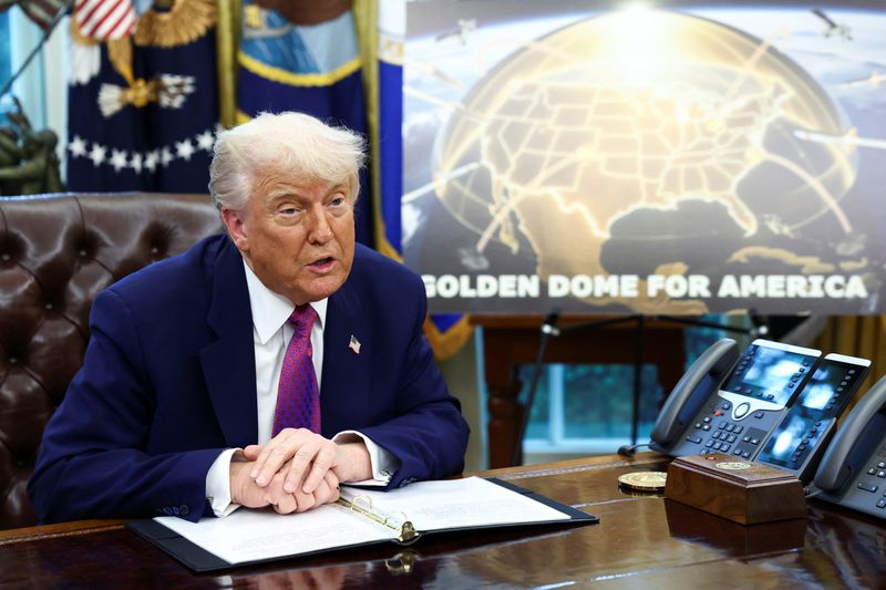 &copy; Reuters. U.S. President Donald Trump makes an announcement regarding the Golden Dome missile defense shield in the Oval Office of the White House in Washington, D.C., U.S., May 20, 2025. REUTERS/Kevin Lamarque