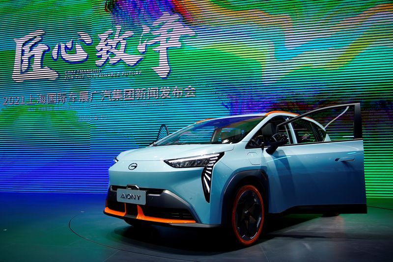 &copy; Reuters. Veículo elétrico Aion Y da GAC é visto em exposição no estande do grupo no salão do automóvel de Xangai, na Chinan19/04/2021nREUTERS/Aly Song