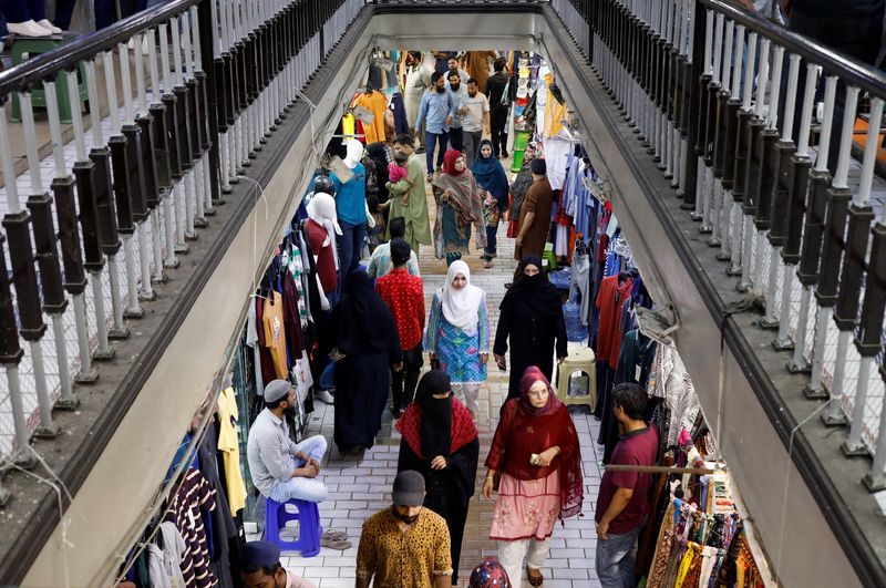 Pakistan's economy to grow 2.7% in fiscal 2025, survey shows