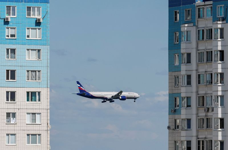 Airlines suspend Middle East flights