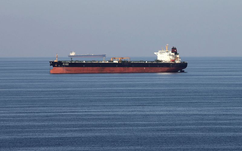 &copy; Reuters. FILE PHOTO: Oil tankers pass through the Strait of Hormuz, December 21, 2018. REUTERS/Hamad I Mohammed/File Photo