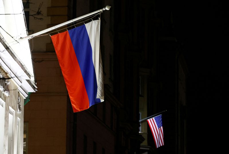 &copy; Reuters. FILE PHOTO: A view shows the Russian flag on the facade of a historic building alongside the American flag on the facade of the U.S. Embassy in Moscow, Russia March 18, 2025. REUTERS/Yulia Morozova/File photo