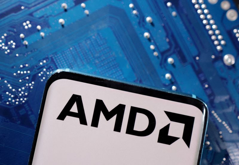 &copy; Reuters. Um smartphone com o logotipo da AMD exibido é colocado em uma placa-mãe de computador nesta ilustração feita no dia 6 de março de 2023. REUTERS/Dado Ruvic