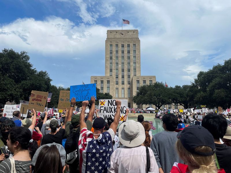 Police evacuate Texas state Capitol after credible threat to lawmakers