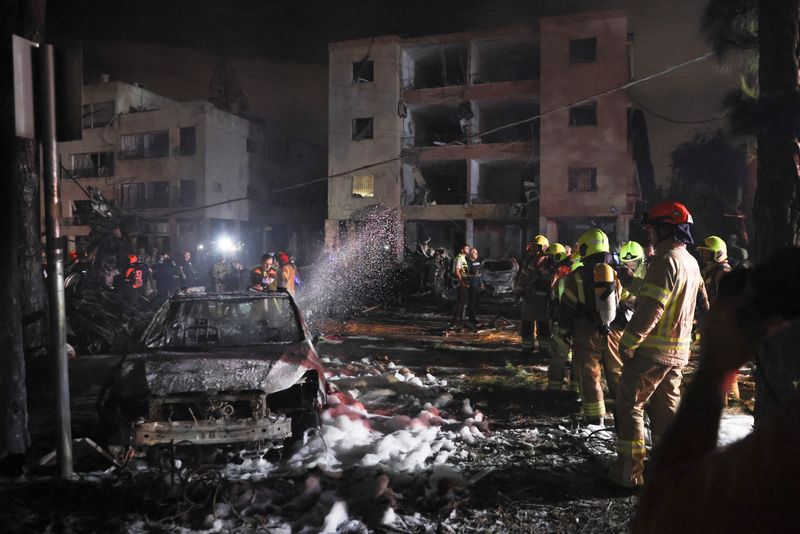 &copy; Reuters. Emergency personnel operate after missiles were launched from Iran to Israel, in Haifa, Israel, June 15, 2025. REUTERS/Shir Torem