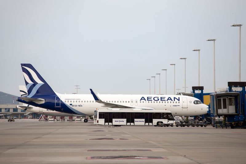 &copy; Reuters. FILE PHOTO: An Aegean Airlines Airbus A320neo is docked at a plane jetway of the Eleftherios Venizelos International Airport, in Athens, Greece, May 11, 2020. REUTERS/Alkis Konstantinidis/File Photo
