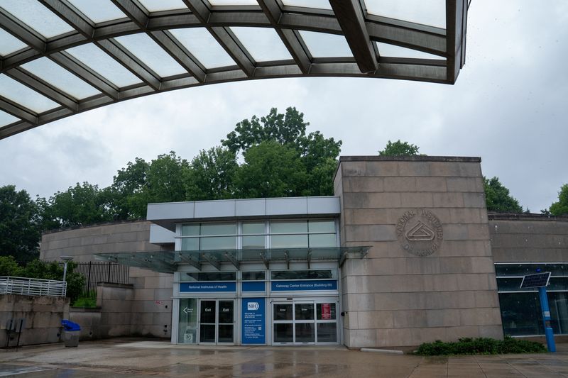 &copy; Reuters. The National Institutes of Health (NIH) Gateway Center is seen in the rain in Bethesda, Maryland, U.S., June 8, 2025. REUTERS/Elizabeth Frantz/File Photo