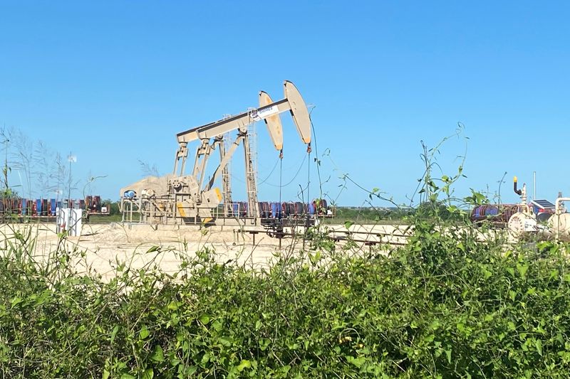 &copy; Reuters. Campo de petróleo no Condado de Karnes, Texas, EUAn18/05/2020nREUTERS/Jennifer Hiller