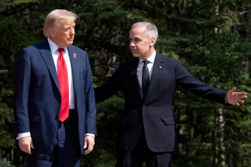 &copy; Reuters. Presidente dos EUA, Donald Trump, e primeiro-ministro canadense, Mark Carney, durante encontro do G7, em Kananaskis, Alberta, Canadán16/06/2025nStefan Rousseau/Pool via REUTERS