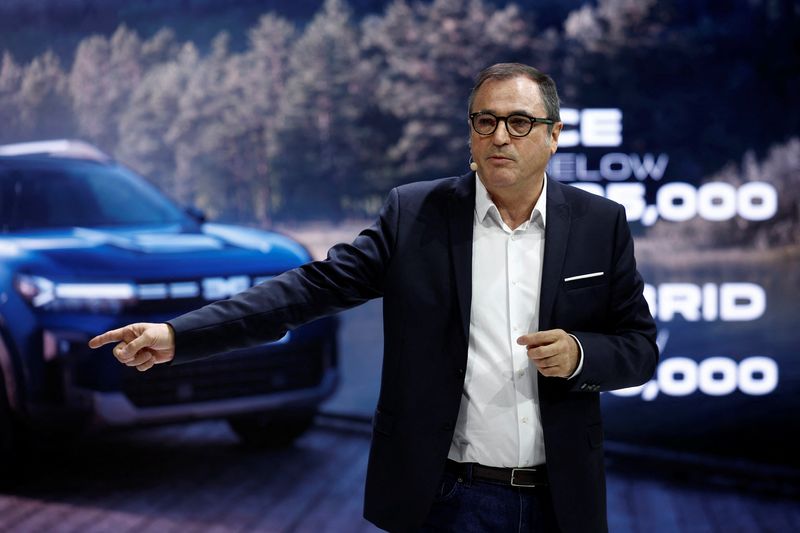 &copy; Reuters. Denis Le Vot, CEO da Dacia, durante uma coletiva de imprensa no dia da mídia no Salão do Automóvel de Paris 2024 em Paris, França, 14 de outubro de 2024. REUTERS/Benoit Tessier