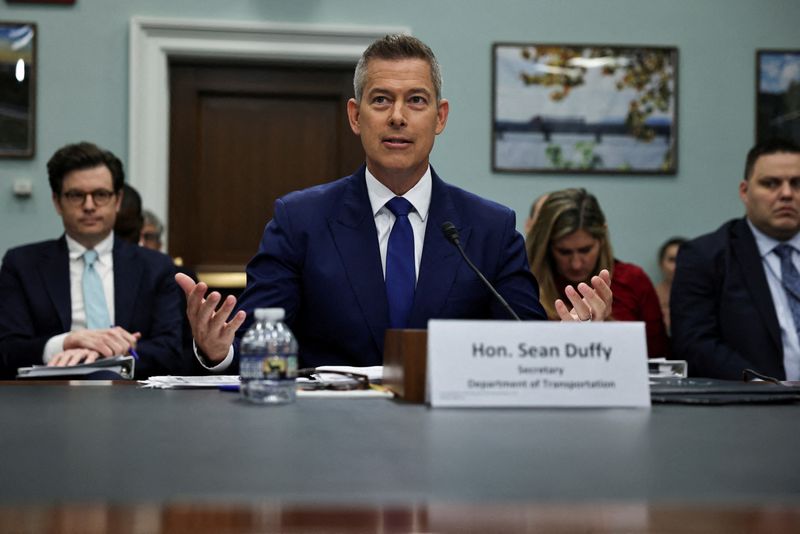 US Transportation chief wants civil aviation to return to zero tariffs