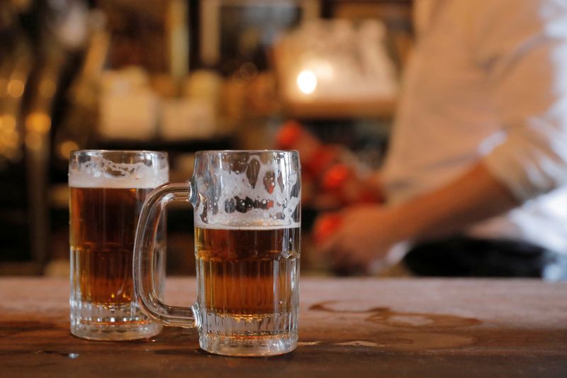 &copy; Reuters. FILE PHOTO: Beer sits on the bar at McSorley's Old Ale House in Manhattan, New York City, New York, U.S., May 3, 2021. REUTERS/Andrew Kelly/File Photo