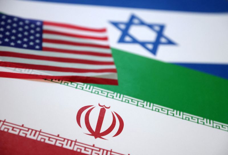 &copy; Reuters. U.S., Israel and Iran flags are seen in this illustration taken June 18, 2025. REUTERS/Dado Ruvic/Illustration